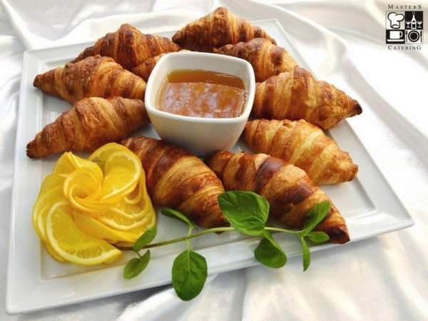Croissanty z konfiturami i miodem lipowym