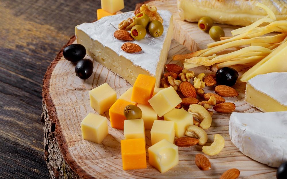 Jak przygotować deskę serów i wędlin?